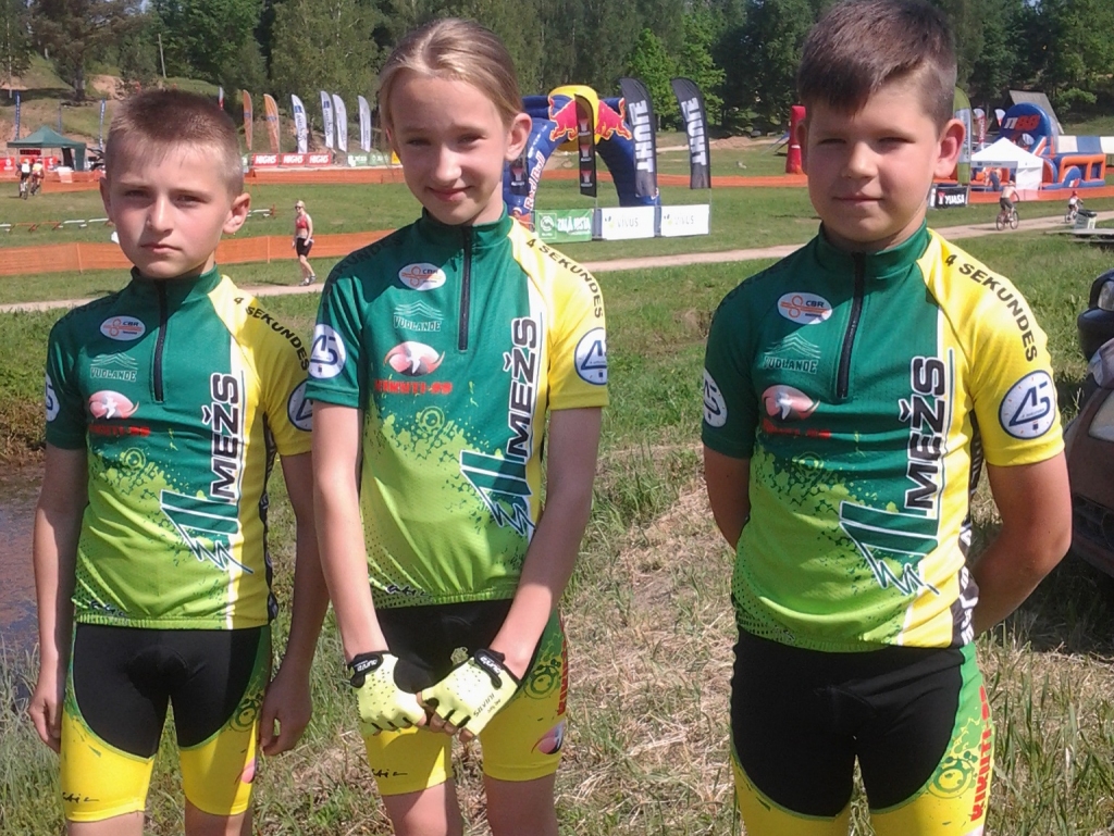 Smiltenes sporta skolas audzēkņiem godalgas „Vivus MTB maratona” Apes posmā