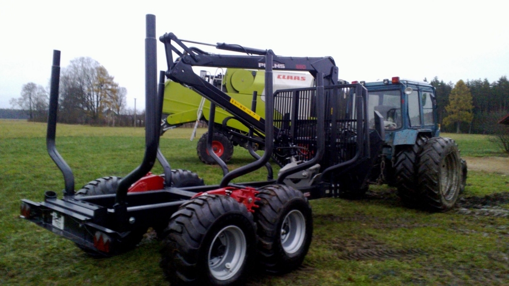 Naktī uz šodienu nozagts traktors, lūdzam palīdzību meklēšanā