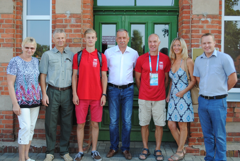 Jāzeps Groza un viņa treneris dodas uz Ķīnu  