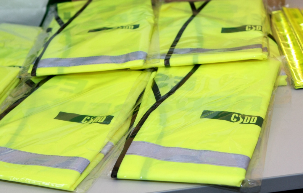 Gājējiem un velosipēdistiem atstarojošas vestes - tumsā obligātas
