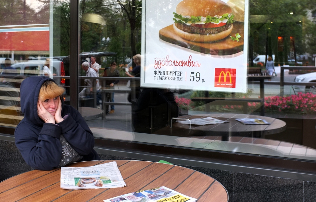 FOTO: Vairāku Maskavas McDonald's restorānu apmeklētāji netiek pie kārotās maltītes