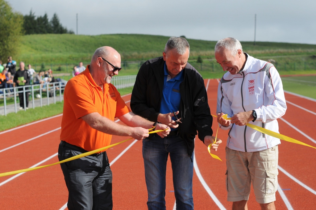 Sporta svētkos atklāj rekonstruēto Smiltenes stadionu