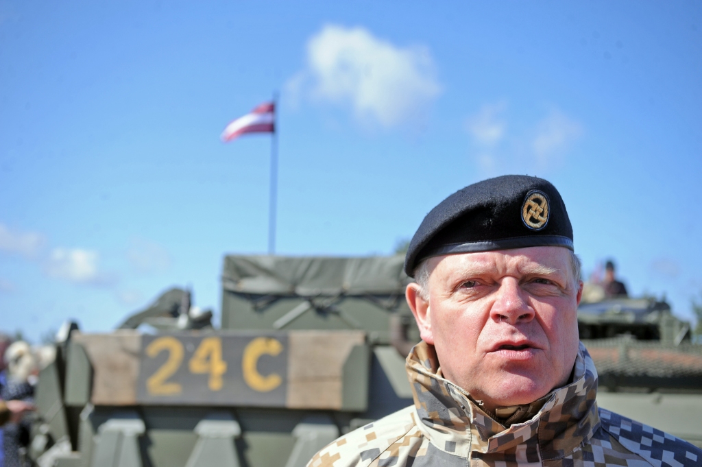 papildināts (11:53) - NBS komandieris: Jaunas militāras bāzes Latvijā nebūvēs