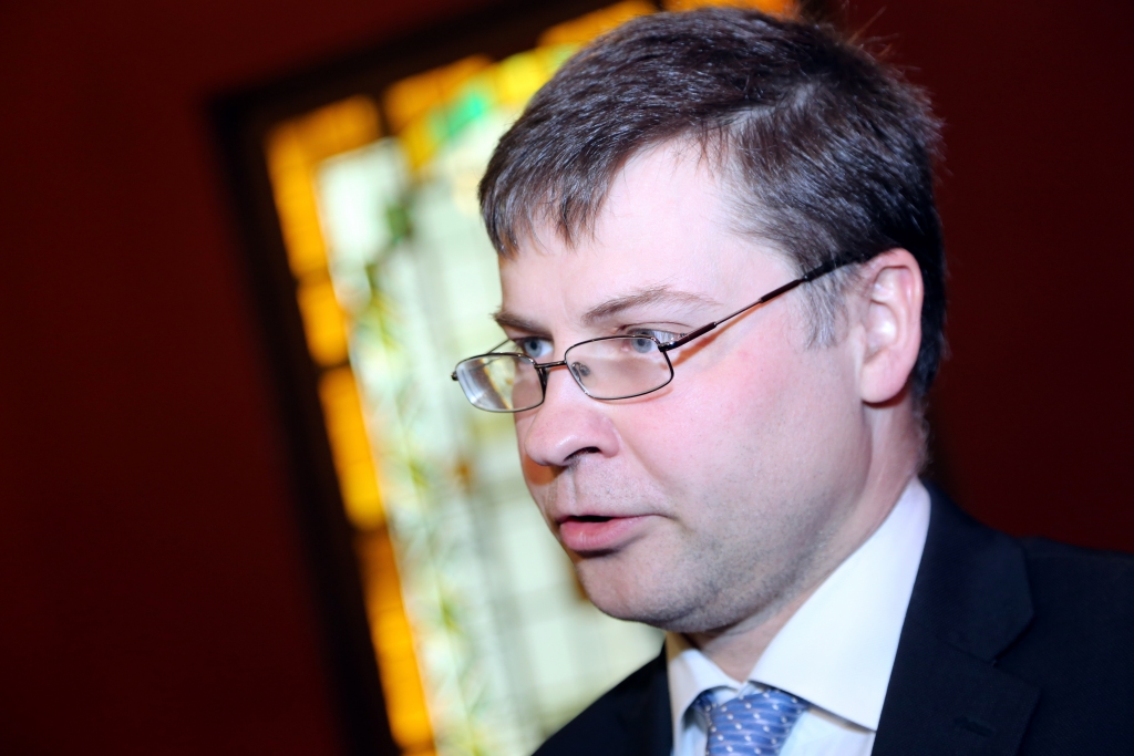 Dombrovskis: Ukrainai nekavējoties jārisina gāzes piegāžu nodrošināšana un budžeta deficīta mazināšana