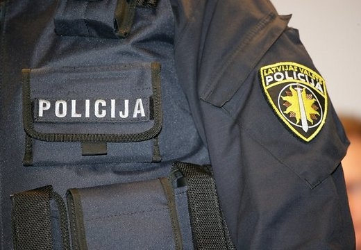 Vidzemes policija vēl visiem drošus un gaišus svētkus; policija svētku laikā strādās pastiprināti