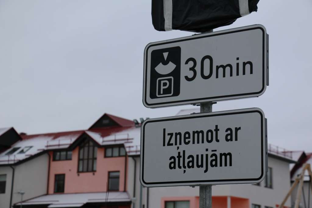 Jaunās kārtības izpildi Smiltenē kontrolē policija
