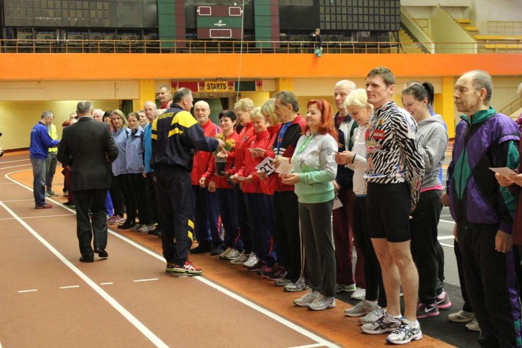 Sporta veterānu starts vieglatlētikā telpās