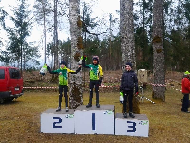 Smiltenes sporta skolas riteņbraucēji atklāj jauno sacensību sezonu