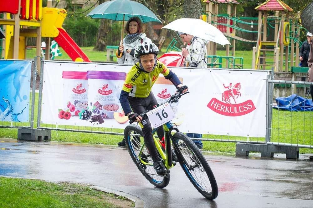 Smiltenes sporta skolas riteņbraukšanas nodaļas audzēkņiem labs sniegums SEB MTB maratona posmā