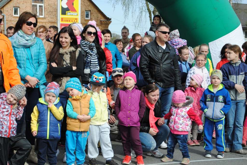  “top!” ielu stafetes sapulcē simtiem skrējēju (Papildināts ar rezultātiem!)