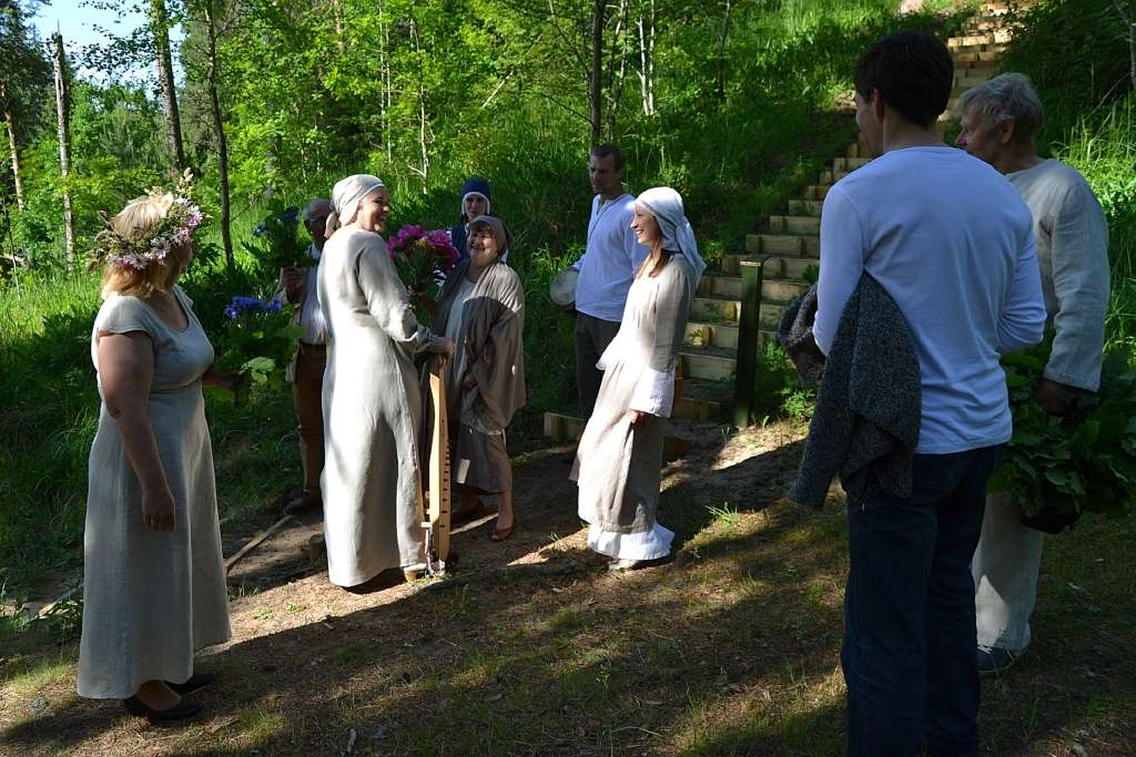 „Mūsu Sentēvu daudzinājums” Cērtenes pilskalnā