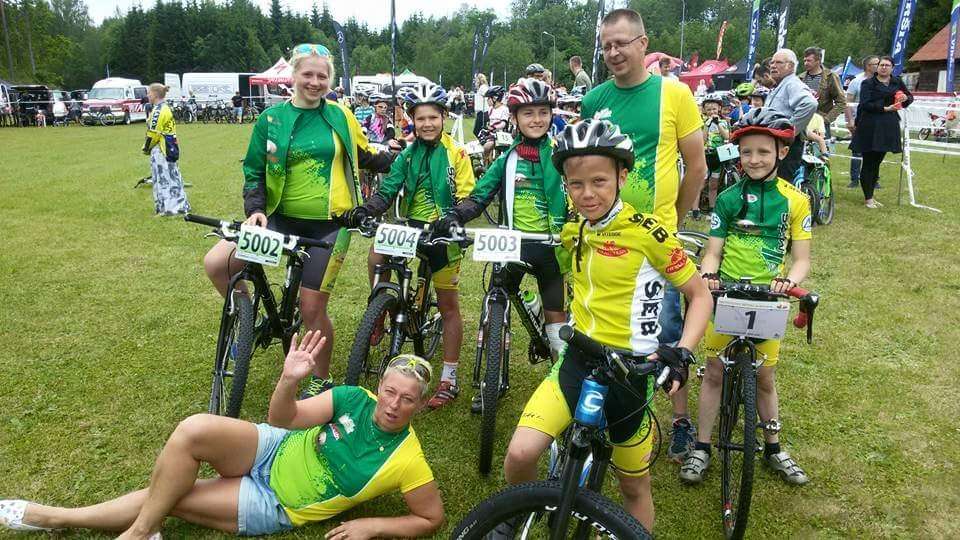 Smiltenes sporta skolas riteņbraucēji aizvadījuši SEB MTB maratona Siguldas posmu