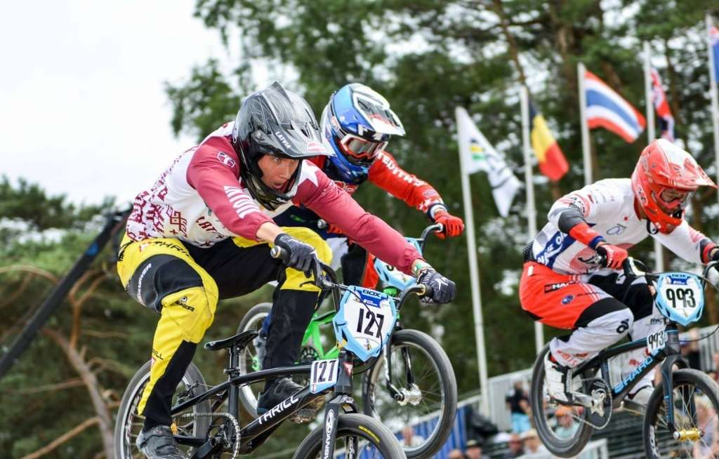 Spēcīgajā lietū un vējā Latvijas BMX braucēji pasaules čempionātu noslēdz ceturtdaļfinālā 