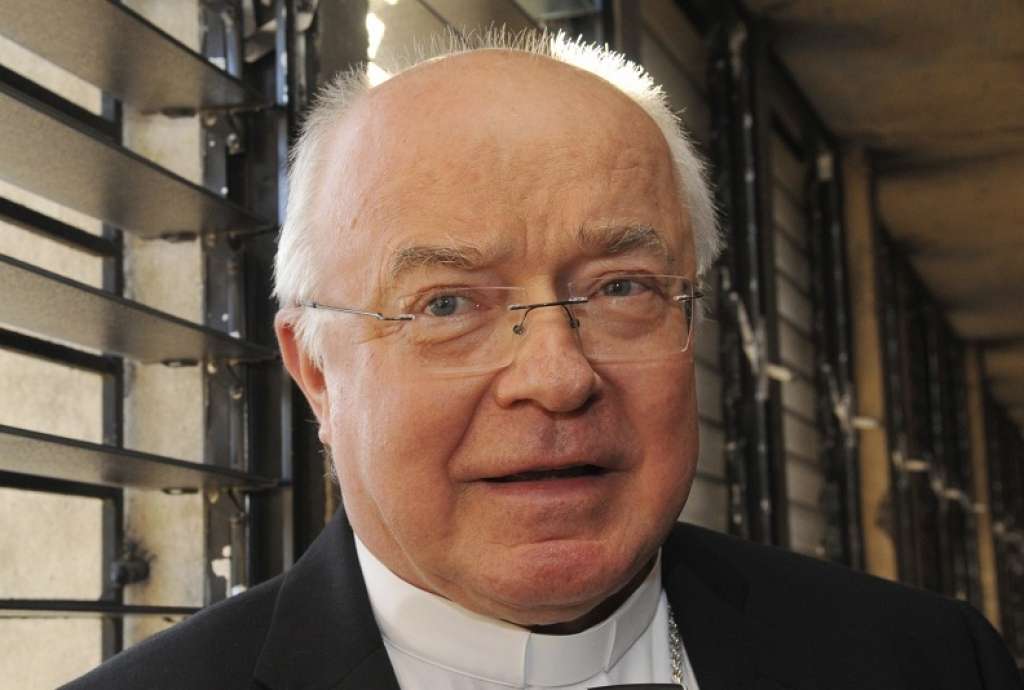 Miris pedofilijā apsūdzētais kādreizējais pāvesta vēstnieks Vesolovskis