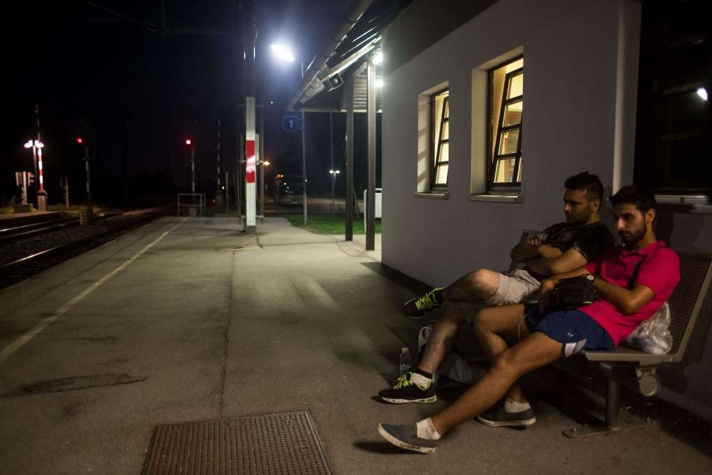 Budapeštā iestrēgušajiem imigrantiem atļauts iekāpt vilcienos uz Austriju un Vāciju