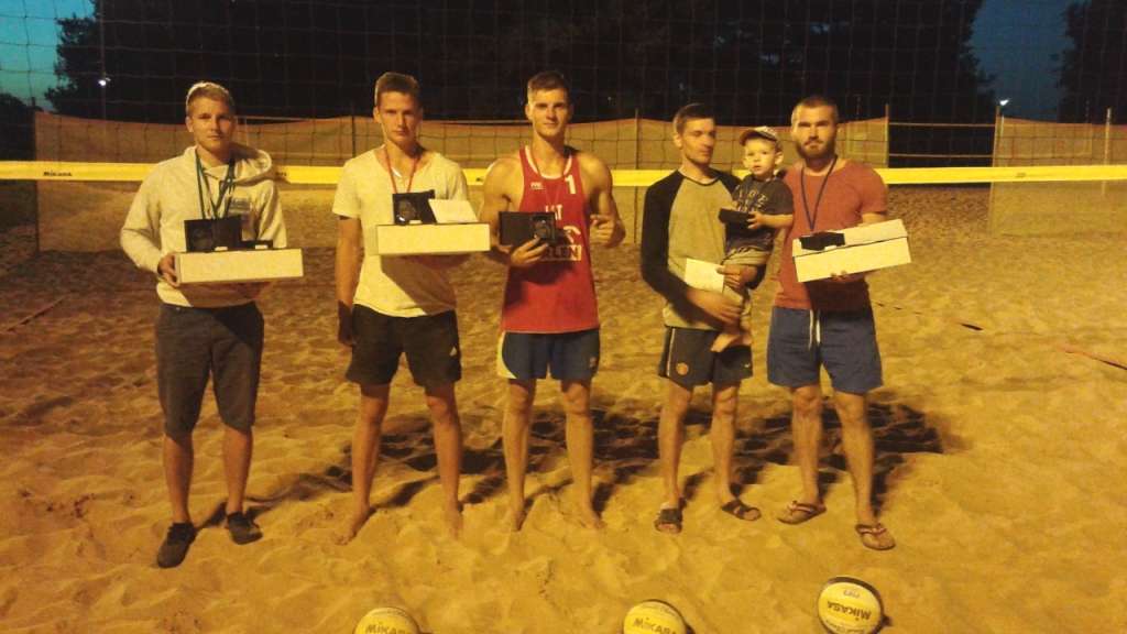 Noslēdzies volejbola turnīrs “Valka Beach 2015″