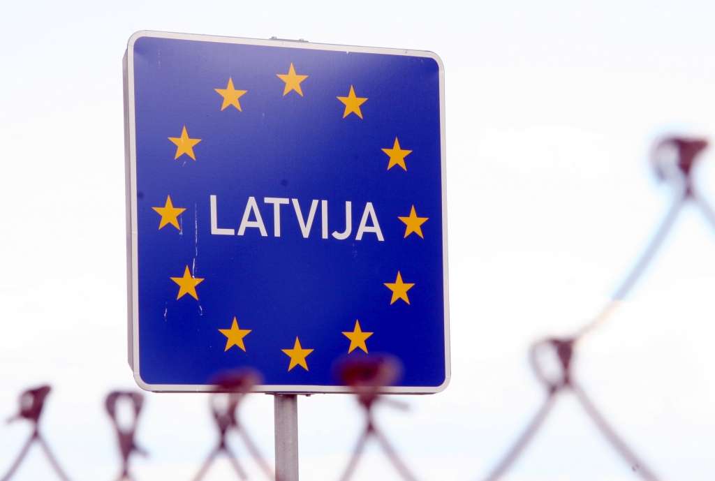 Augustā nepamanītas Latvijā varētu būt ienākušas divas imigrantu grupas