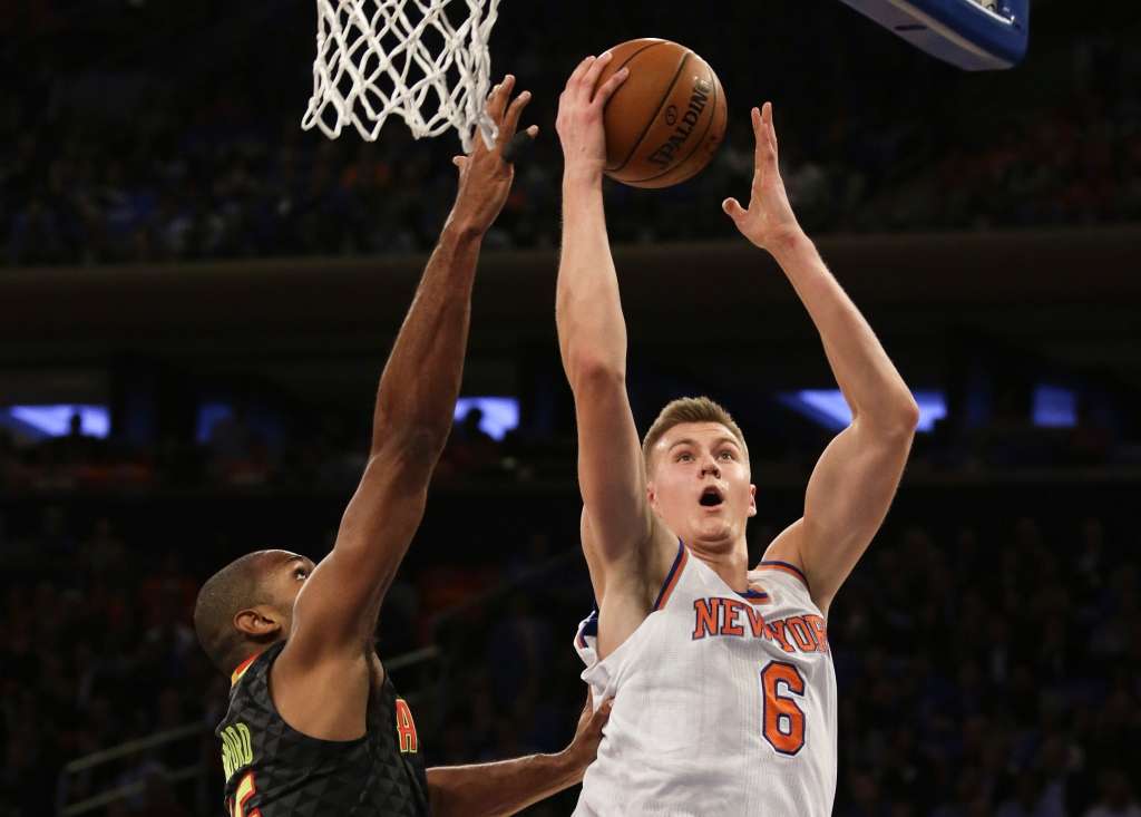 VIDEO, FOTO: Porziņģim 10+8 otrajā mačā, Knicks Ņujorkā zaudē spēcīgajiem Hawks