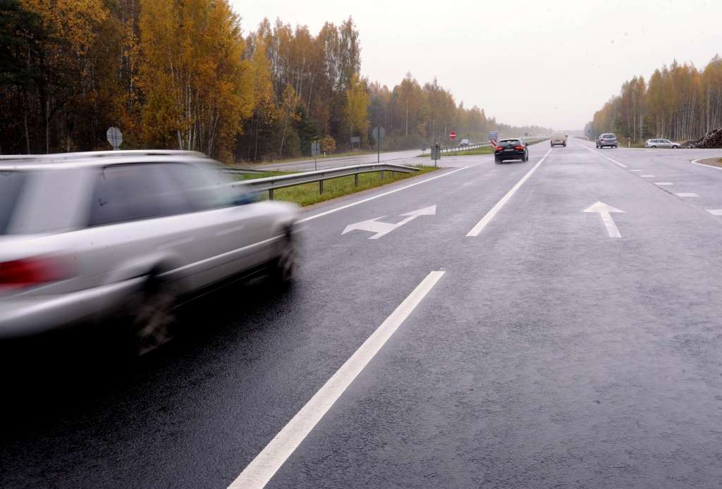 Latvijas Valsts ceļi atgādina: Kamēr nav uzsākta ceļu kaisīšana, vadītājiem jāievēro piesardzība