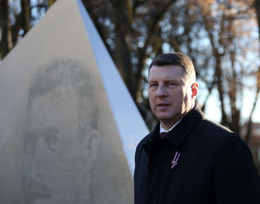 Vējonis 11.novembra krastmalā aicina būt vienotiem mīlestībā un ticībā valsts nākotnei