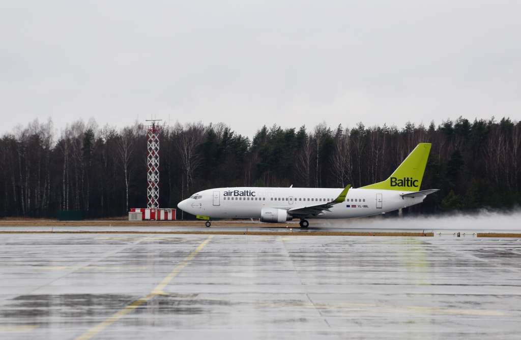 airBaltic lidmašīna iekļuvusi turbulencē; cietuši divi pasažieri un stjuarts (papildināts 15:48)