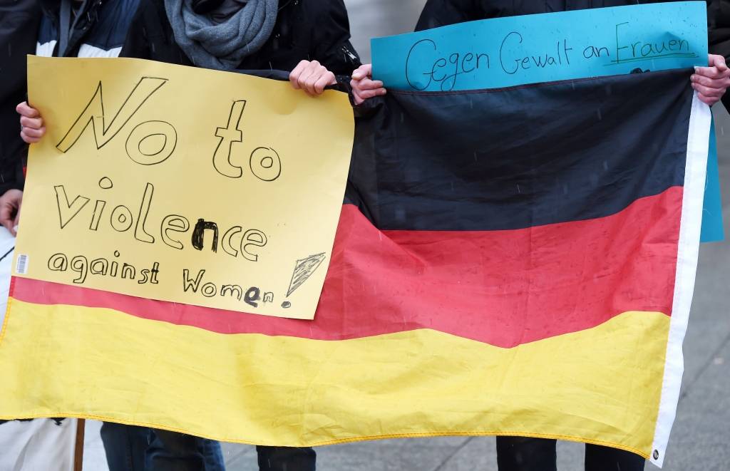 Vācijā veikts pirmais arests apsūdzībās par seksuāliem uzbrukumiem Ķelnē