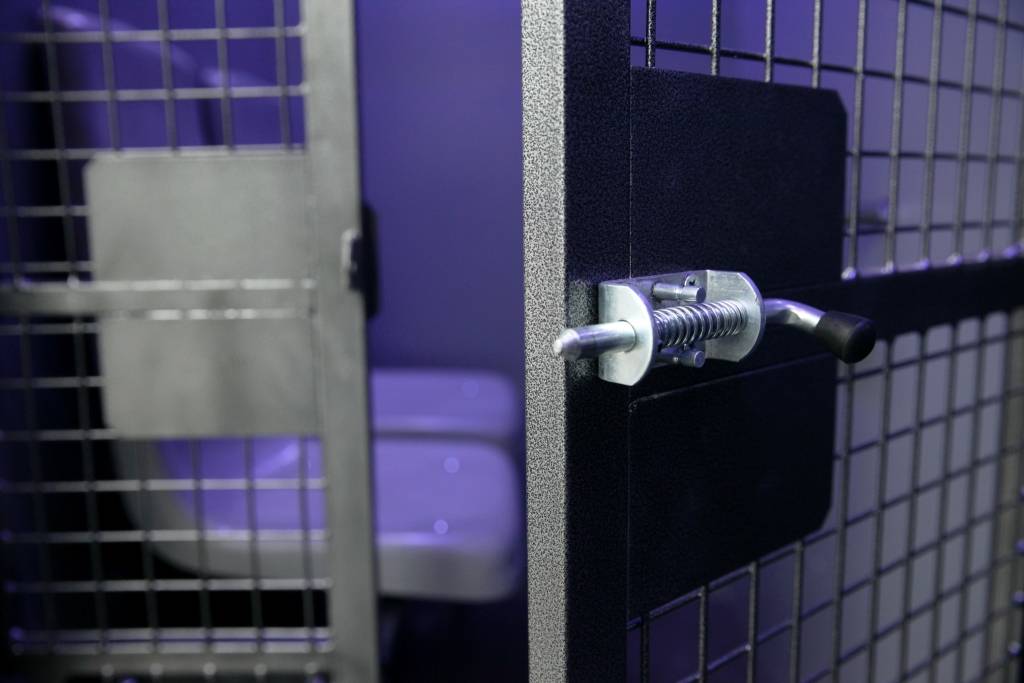 Nekā Personīga: Rīgā uzdarbojas noziedznieki, kas izkrāpj nekustamos īpašumus no neaizsargātiem cilvēkiem