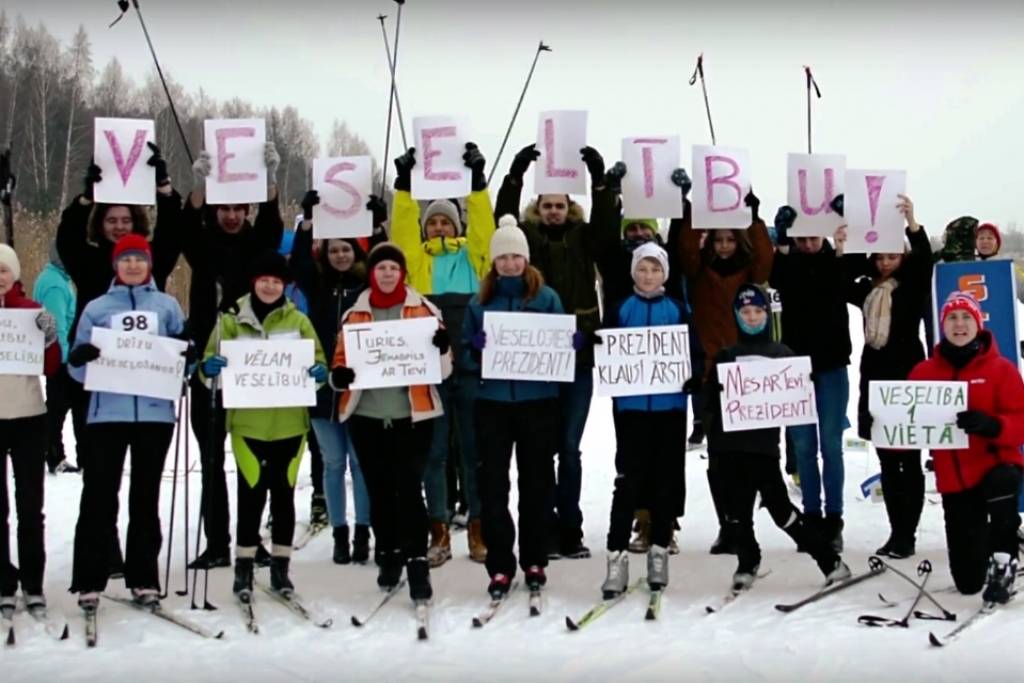 VIDEO: Jēkabpilieši ar sirsnīgu sveicienu vēl Vējonim stipru veselību