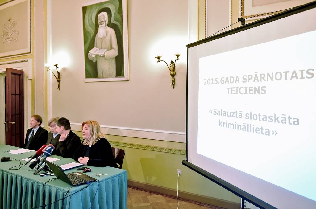 Atrasti atkrastē