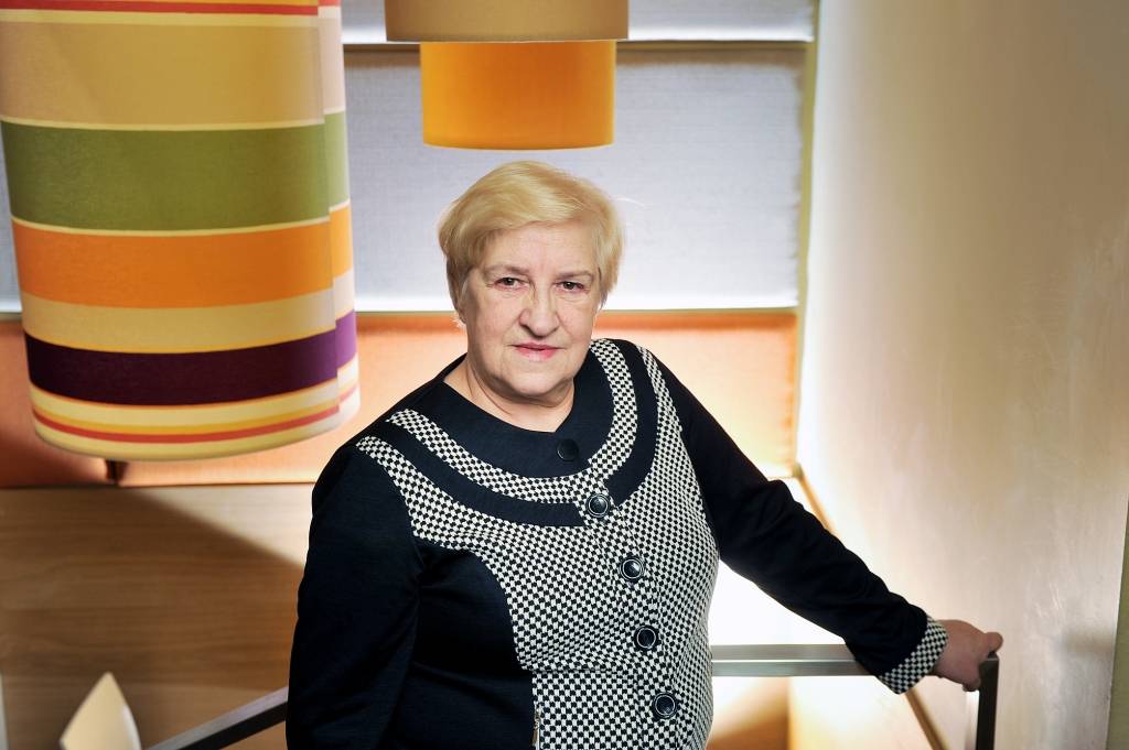 Strādāt par vecmāmiņu svešiem bērniem
