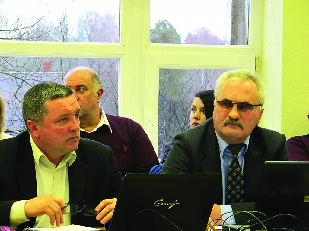 Deputāti saņems par dažiem centiem vairāk