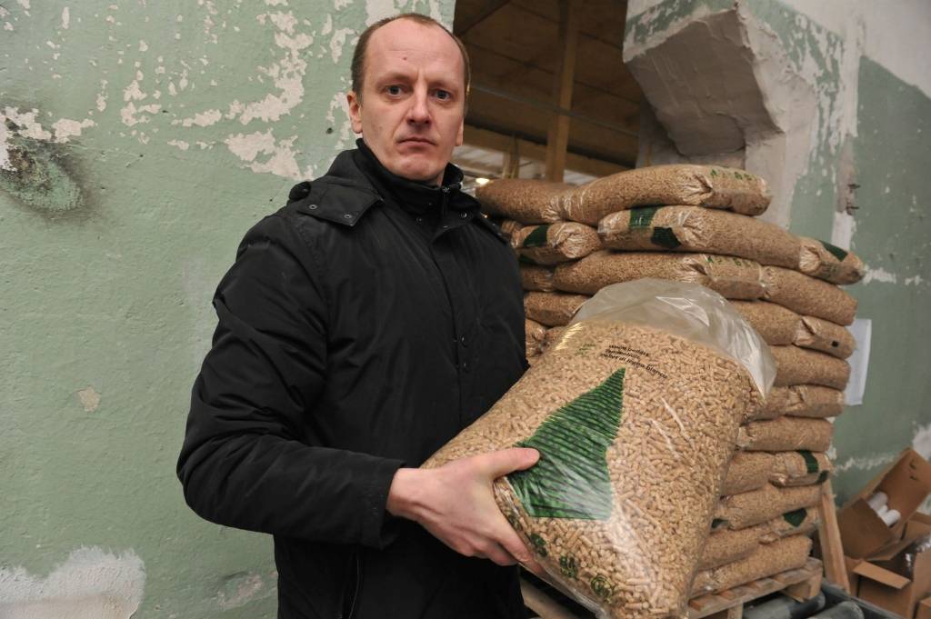 Kokskaidu granulas top bijušajā linu fabrikā 