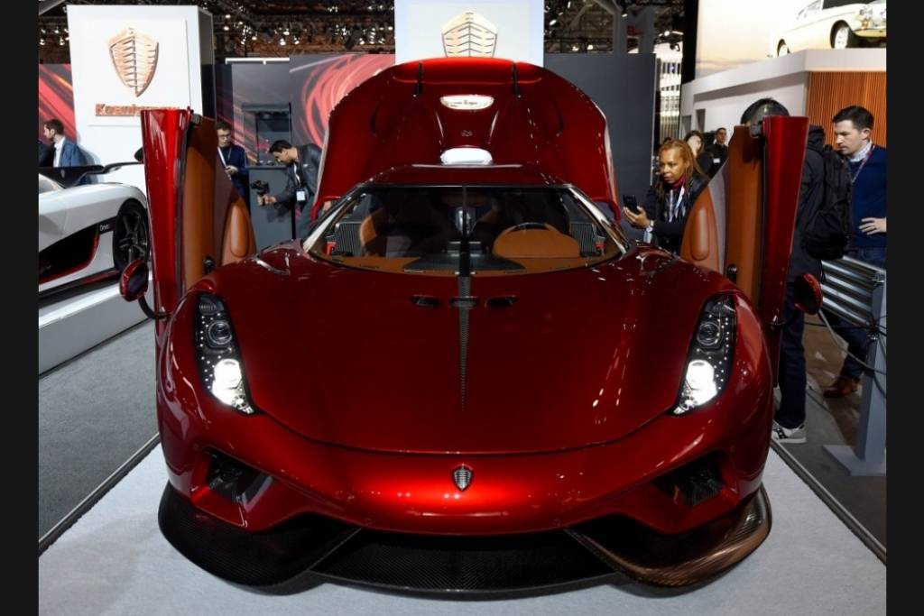 Ņujorkas auto izstāde – fotogrāfijās