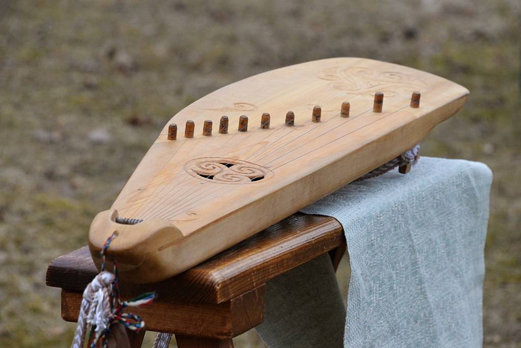 Svin pavasara saulgriežus kopā ar folkloras kopu „Rudzupuķe”