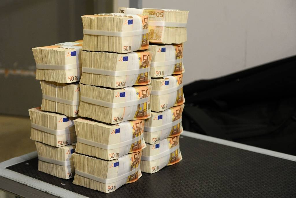 Bankas divos mēnešos nopelnījušas 63,1 miljonu eiro