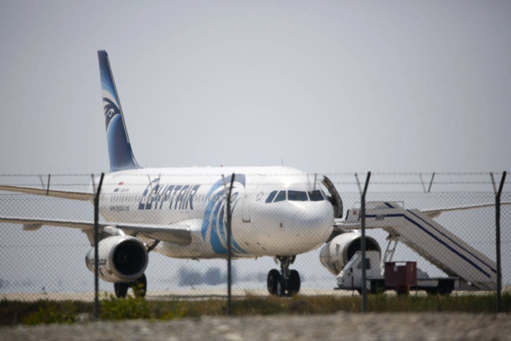 Arestēts EgyptAir lidmašīnas nolaupītājs