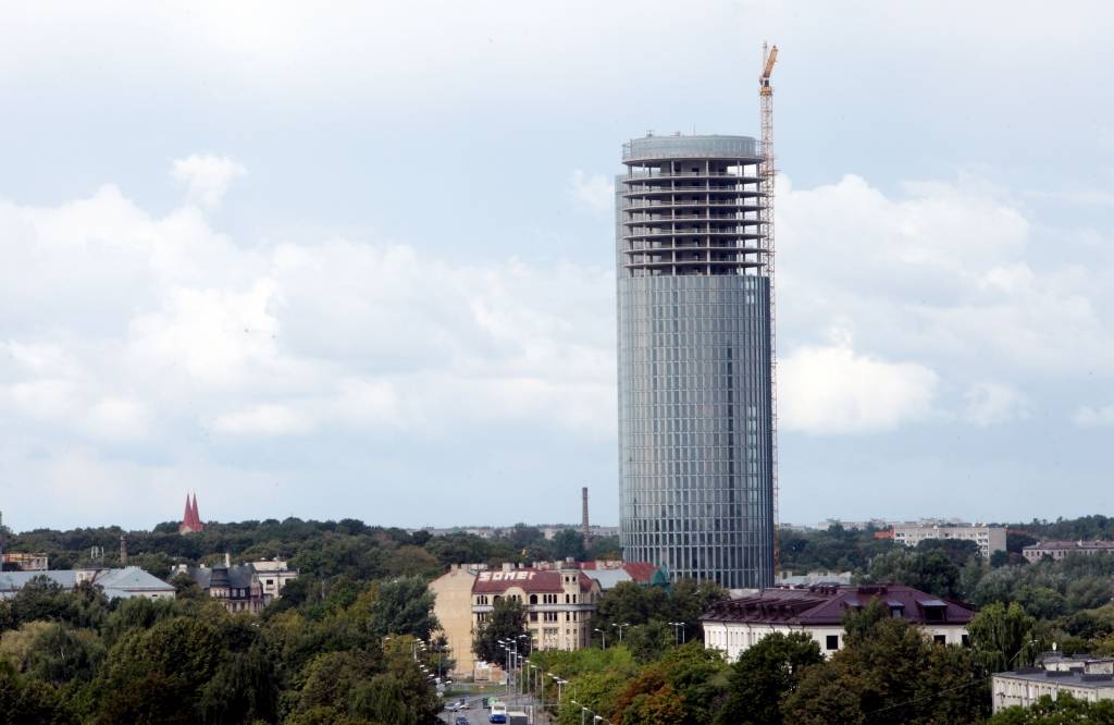 Autovadītājiem Pārdaugavā jārēķinās ar satiksmes ierobežojumiem