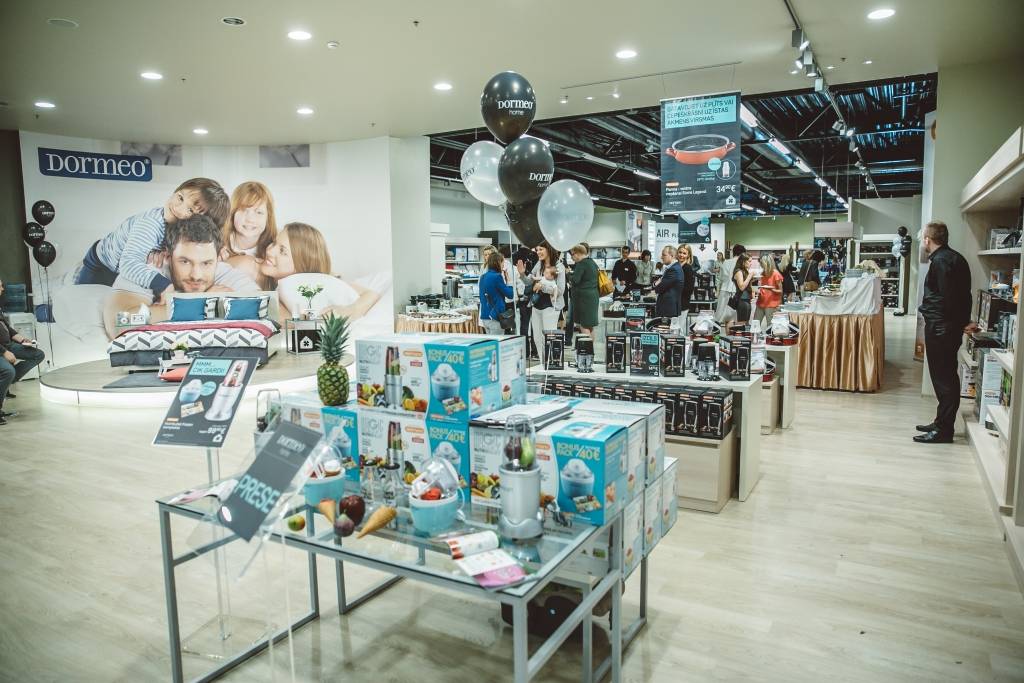 FOTO: Rīgā atvērts lielākais Dormeo Home veikals Eiropā