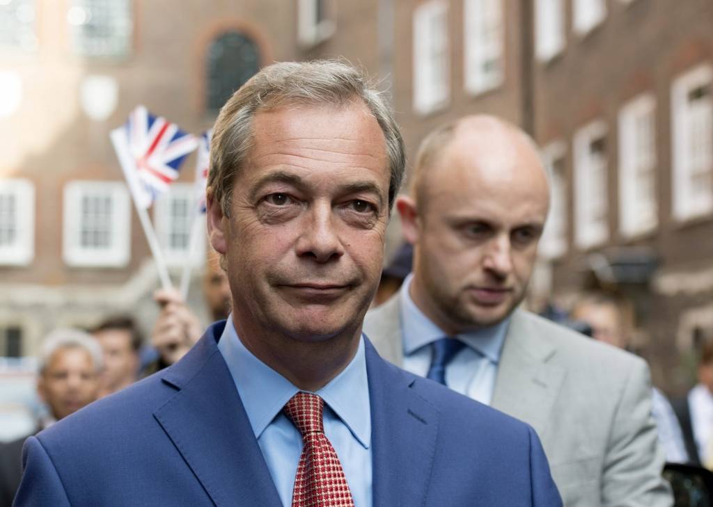 Brexit atbalstītājs Farāžs atkāpjas no amata (papildināts 13:33)
