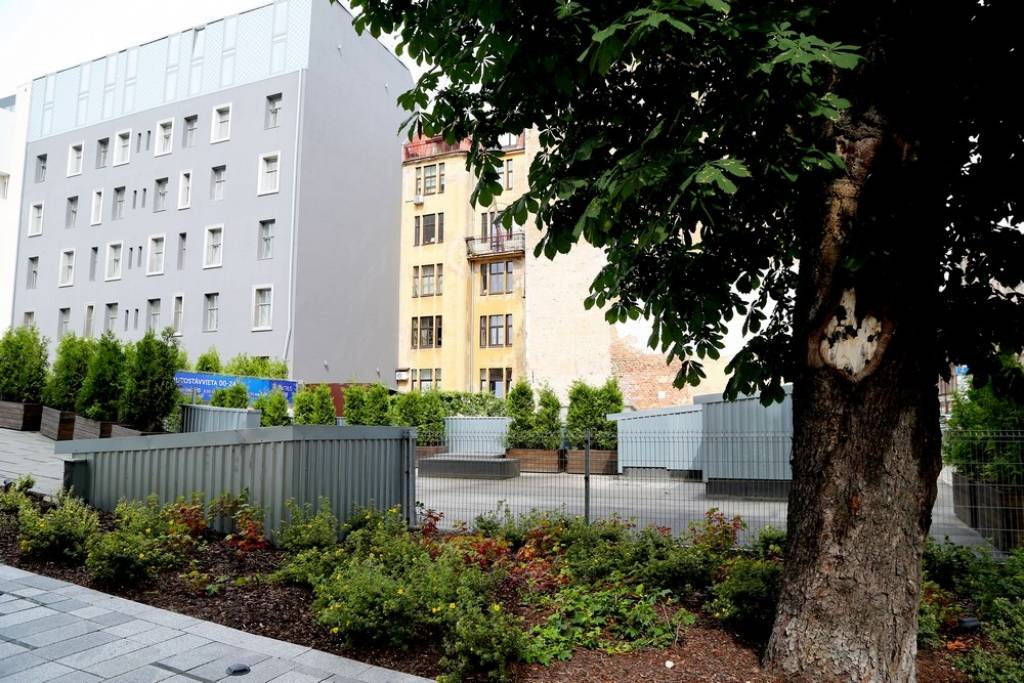 FOTO: Ar pašvaldības līdzfinansējumu atjauno kultūras mantojuma ēku fasādes Rīgā