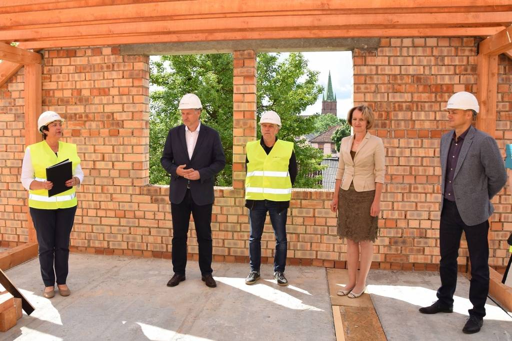 E. Vīgnera Kuldīgas Mūzikas skolas piebūvē nosvinēti spāru svētki