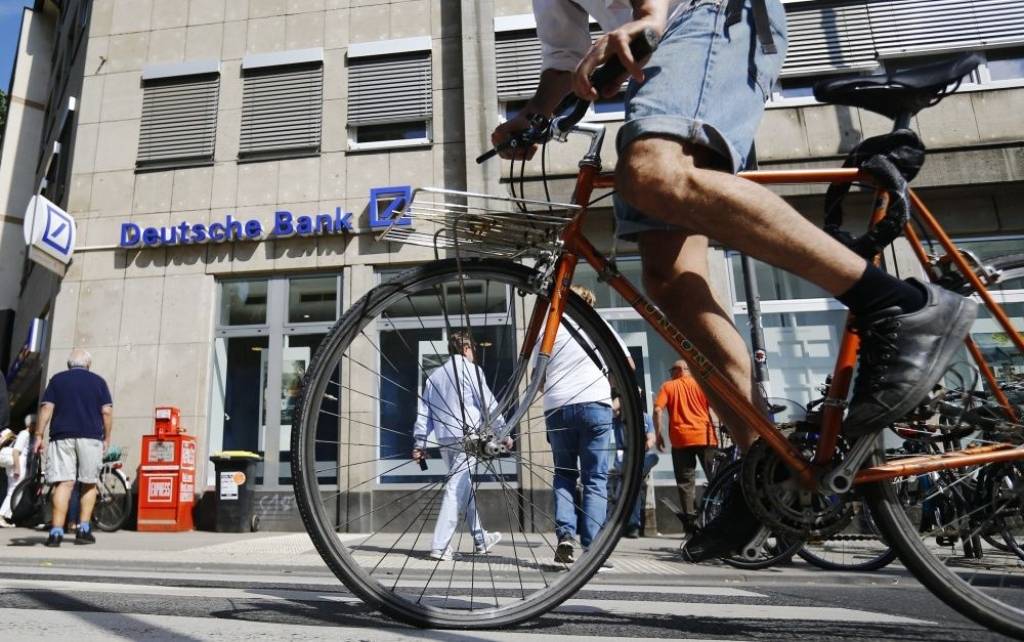Deutsche Bank Vācijā slēgs ceturtdaļu filiāļu