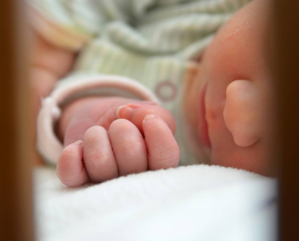 Gada pirmajā pusē Latvijā dzimušo bērnu skaits pieaudzis par 2%