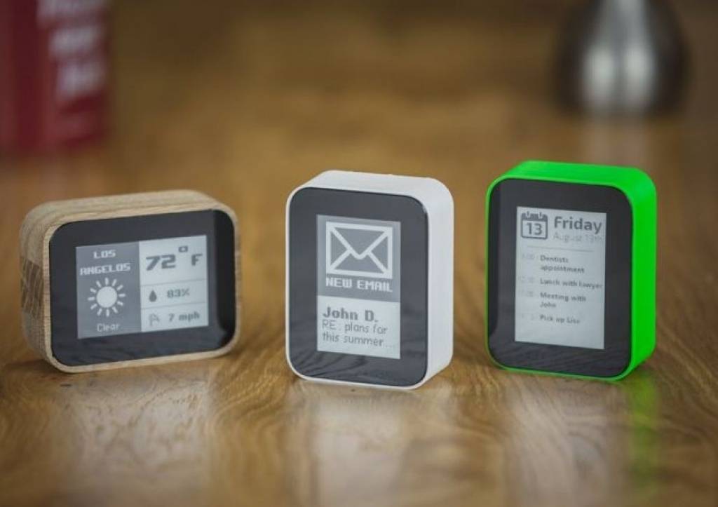 Displio  piegādāti visiem Kickstarter kampaņas atbalstītājiem; tirgo par 130 eiro