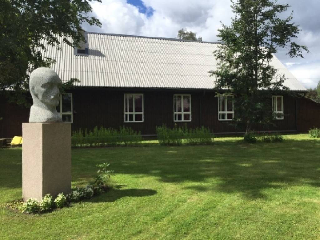 FOTO: Pēc restaurācijas atklāts atjaunotais Raiņa muzejs Tadenava