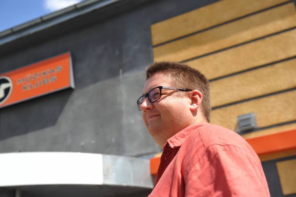 Četri balti krekli plāno attīstīt franšīzes konceptu
