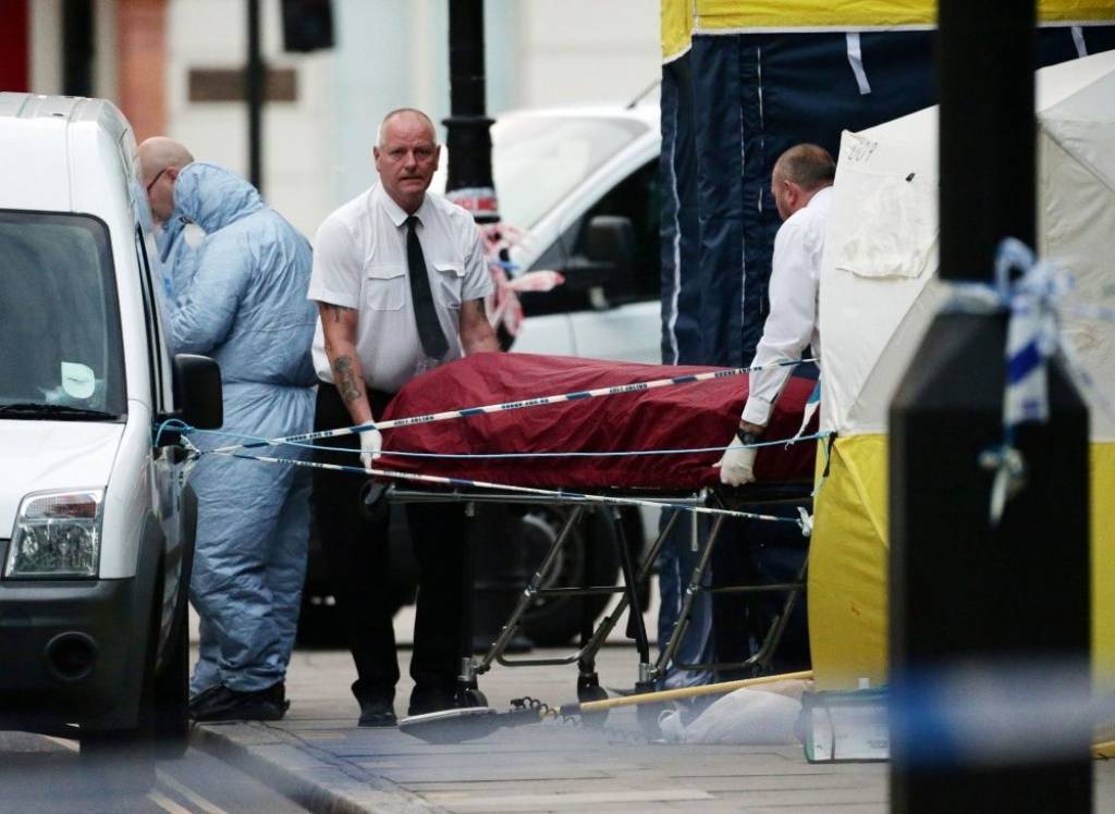 Londonas centrā nodurta sieviete, vēl pieci cilvēki guvuši ievainojumus