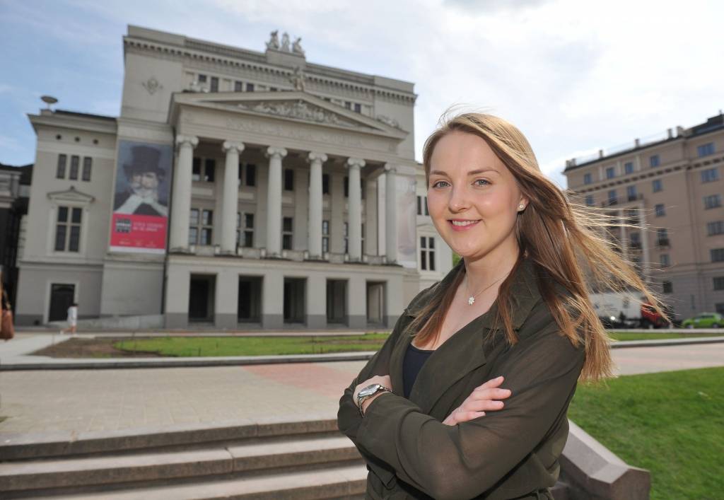 Vilina Ķīnas laimīgos pārus uz Latviju