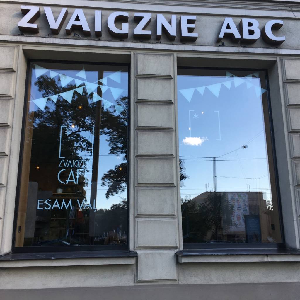 FOTO: Zvaigzne Cafe atklāšana