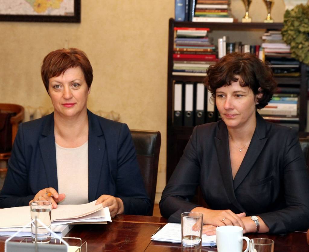 Koļegova paceļ cepuri 